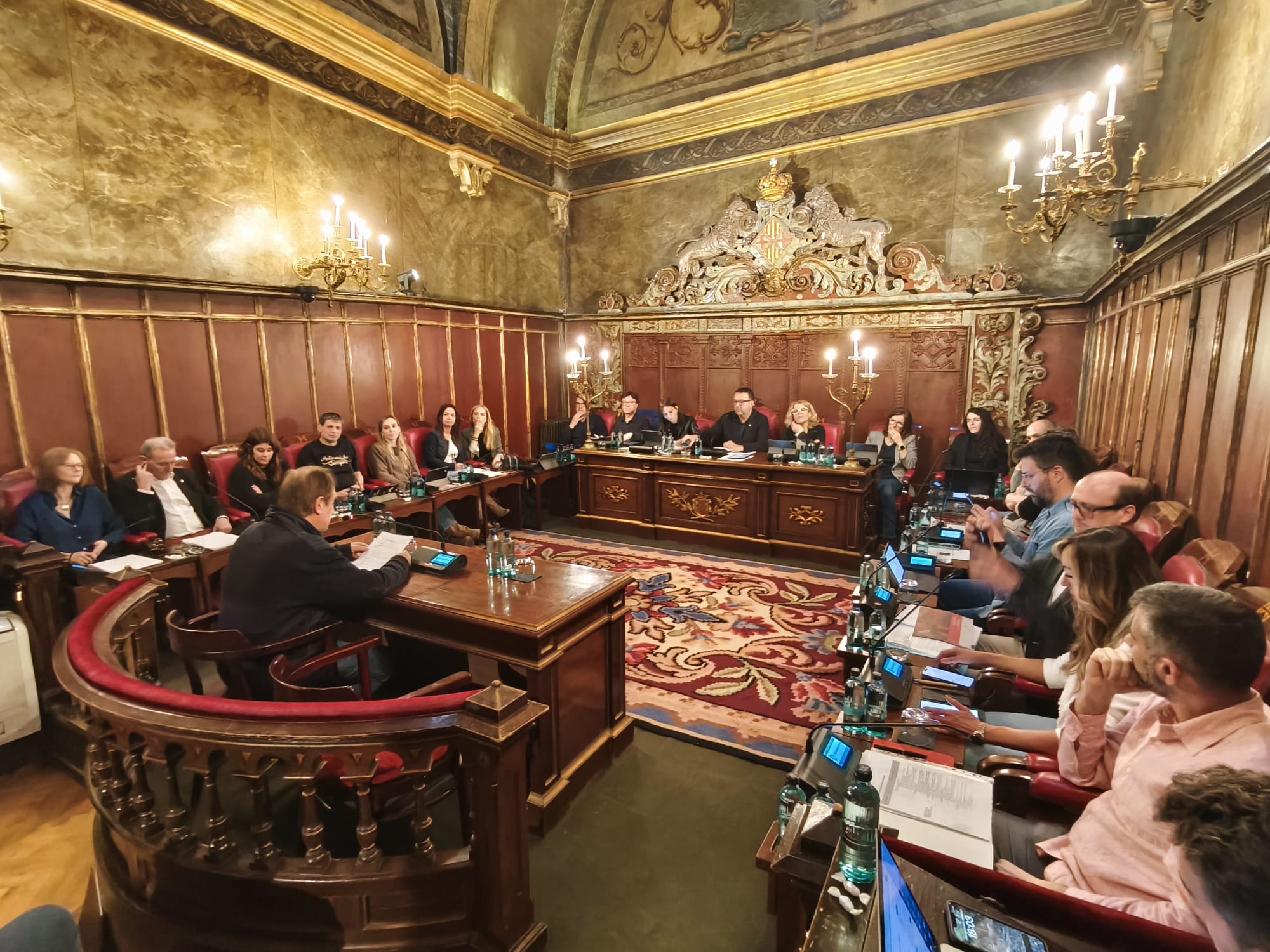 El Síndic de Greuges de Vic durant la seva exposició al plenari de la memòria 2024